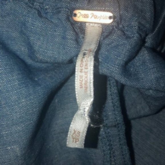 Free People Off Shoulder Chambray Oversized Top Boho Slouchy Lightweight Size XS - Picture 7 of 8